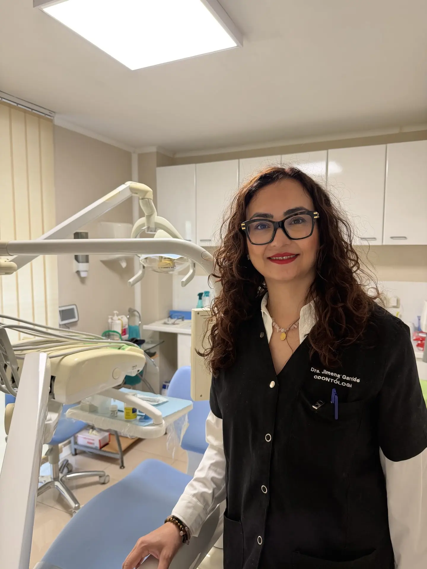 Dra. Jimena Garrido en el gabinete dental
